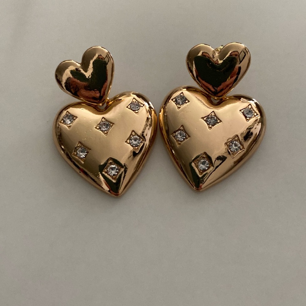 Super cute double gold tone heart shaped earrings with rhinestones